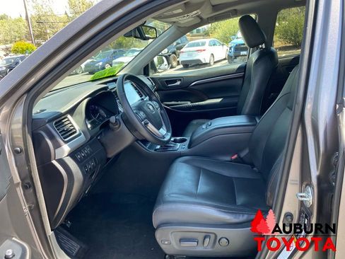 Used 2015 Toyota Highlander Limited Platinum AWD/4WD image 37