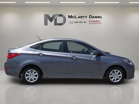 Used 2013 Hyundai Accent GLS FWD image 15