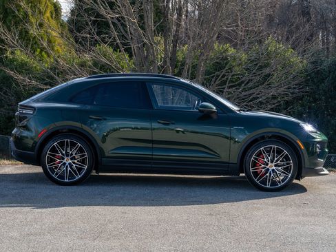 New 2026 Porsche Macan 4S Electric image 8