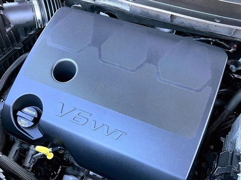 Used 2021 Chevrolet Traverse LT image 30