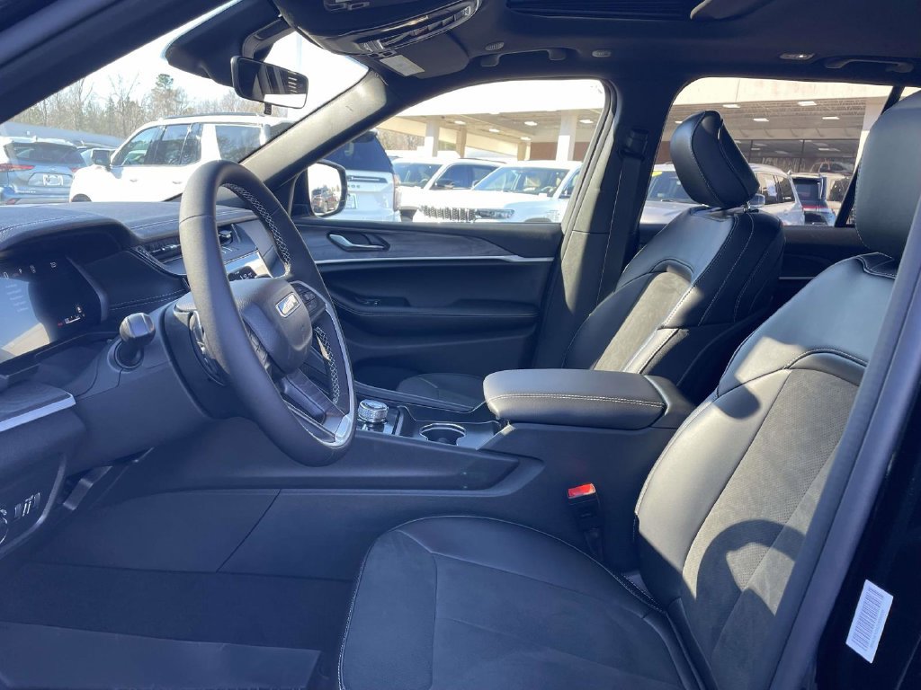 New 2026 Jeep Grand Cherokee Altitude AWD/4WD image 25