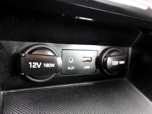 Used 2017 Hyundai Elantra SE image 11