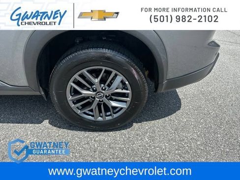 Used 2024 Nissan Rogue S AWD/4WD image 10
