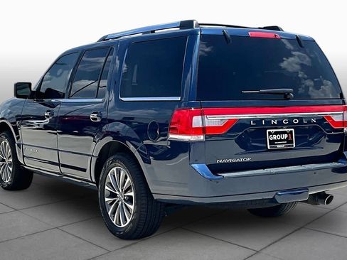 Used 2017 Lincoln Navigator Select RWD image 11