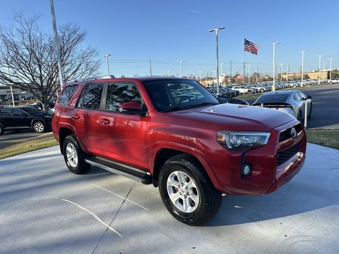 Used 2018 Toyota 4Runner SR5 Premium image 2