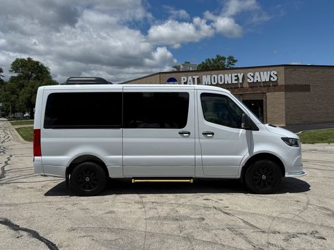 Used 2020 Mercedes-Benz Sprinter 1500 w/ Driver Convenience Package image 6