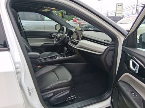 Used 2025 Jeep Compass Limited w/ Sun & Sound Group AWD/4WD image 37