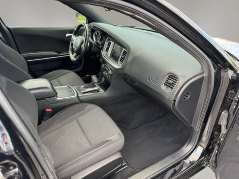 Used 2019 Dodge Charger SXT AWD/4WD image 2