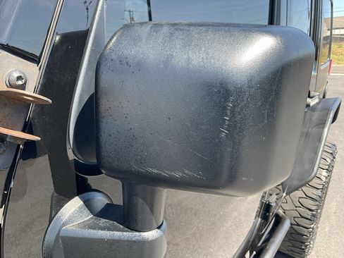 Used 2017 Jeep Wrangler Unlimited Sahara image 36