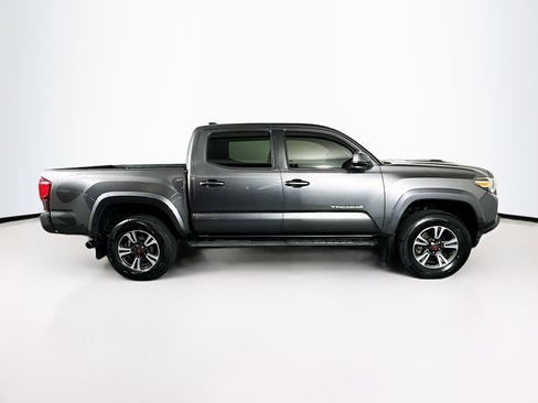 Used 2019 Toyota Tacoma TRD Sport image 10