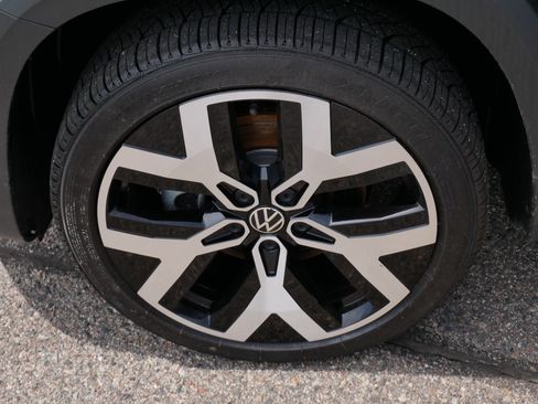 Certified 2023 Volkswagen Taos SEL AWD/4WD image 15