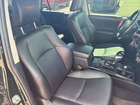 Used 2018 Toyota 4Runner TRD Off-Road Premium AWD/4WD image 32
