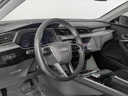 Used 2022 Audi e-tron Premium Plus w/ Premium Plus Package image 24