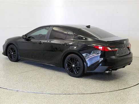 Used 2025 Toyota Camry SE FWD image 6