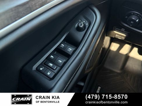 Used 2023 Jeep Grand Cherokee Limited w/ Luxury Tech Group II AWD/4WD image 10
