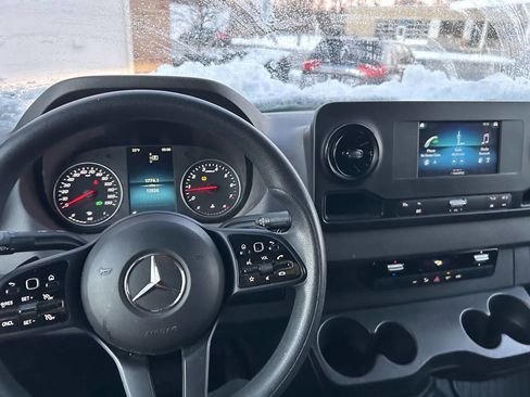 Used 2023 Mercedes-Benz Sprinter 2500 image 7