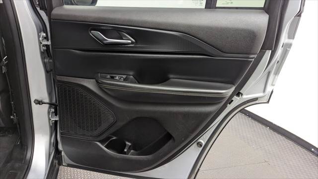 Used 2024 Jeep Grand Cherokee Laredo RWD image 19