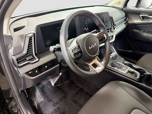 Used 2025 Kia Sportage LX image 11