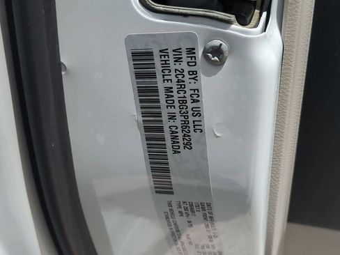 Used 2023 Chrysler Pacifica Touring-L FWD image 36