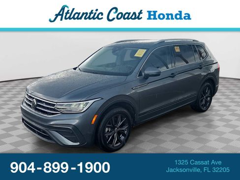 Used 2024 Volkswagen Tiguan SE FWD image 1