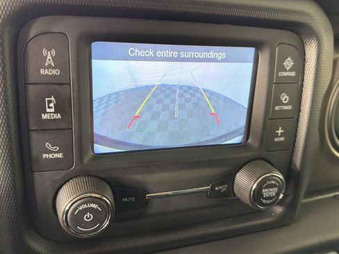 Used 2018 Jeep Wrangler Sport AWD/4WD image 9