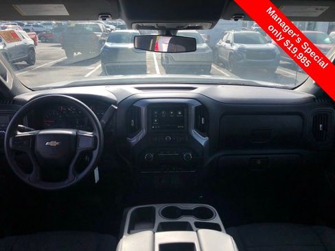 Used 2019 Chevrolet Silverado 1500 Custom w/ Custom Convenience Package image 10