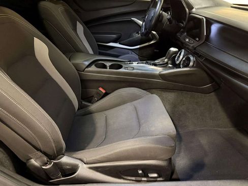 Used 2021 Chevrolet Camaro LT w/ Technology Package image 20