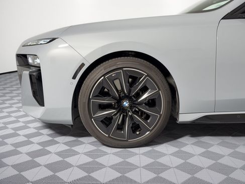 Used 2023 BMW 760i xDrive w/ Executive Package AWD/4WD image 13