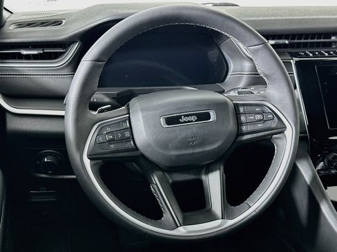 Used 2023 Jeep Grand Cherokee L Laredo AWD/4WD image 18