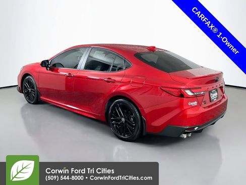 Used 2025 Toyota Camry SE image 11