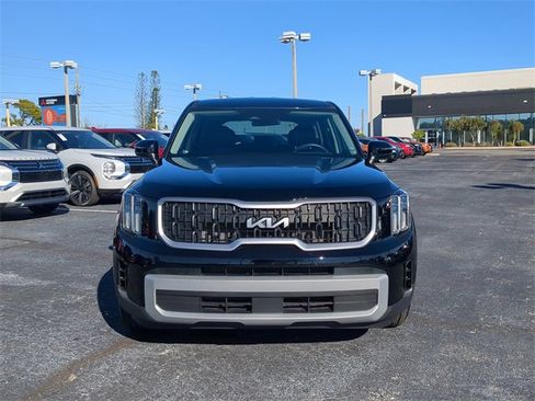 Used 2024 Kia Telluride LX image 3