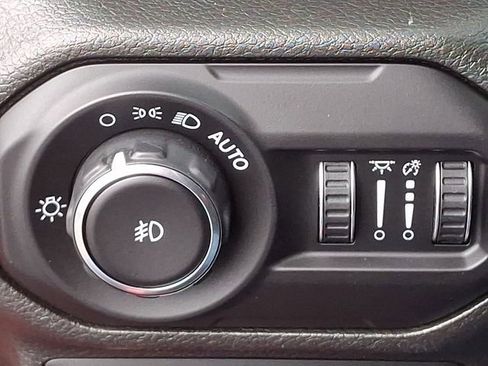 Used 2022 Jeep Wrangler Unlimited Sahara w/ Cold Weather Group AWD/4WD image 23