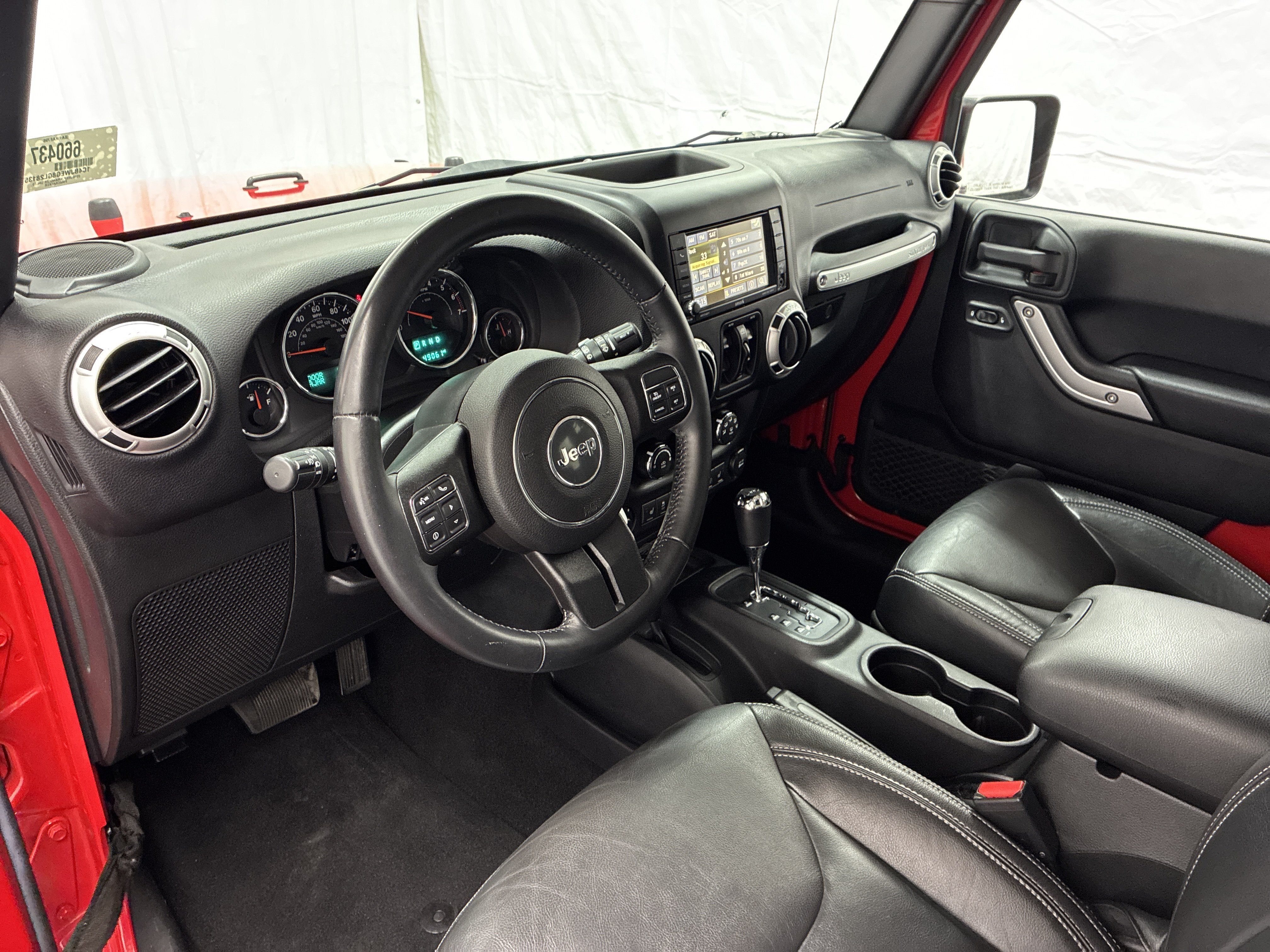 Used 2016 Jeep Wrangler Unlimited Sahara w/ Dual Top Group AWD/4WD image 14