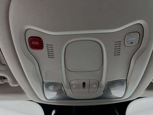 Used 2020 Jeep Renegade Latitude AWD/4WD image 21