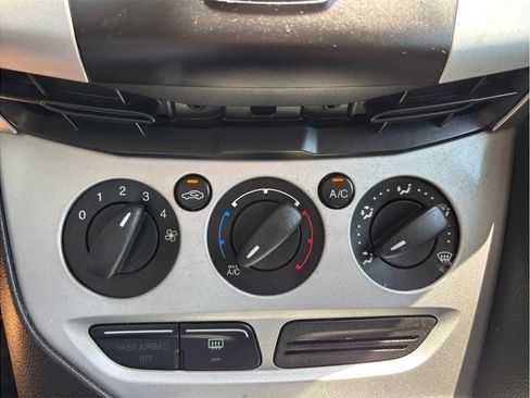 Used 2014 Ford Focus SE FWD image 22
