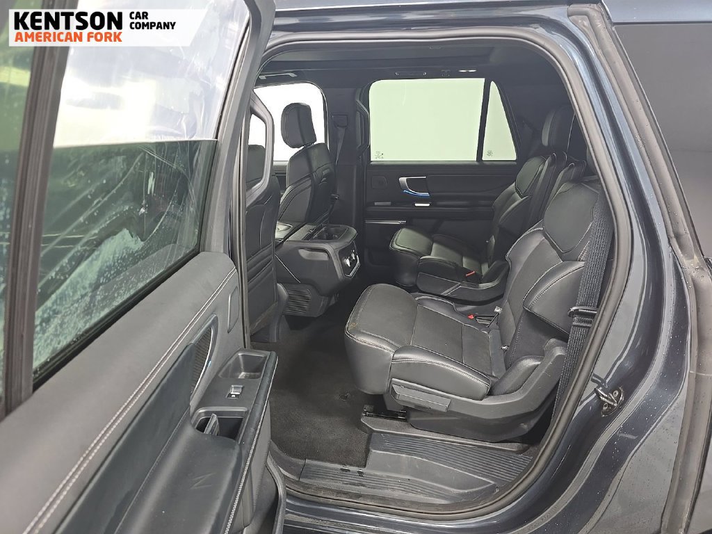 Used 2025 Ford Expedition Max Platinum w/ Stealth Performance Package AWD/4WD image 7