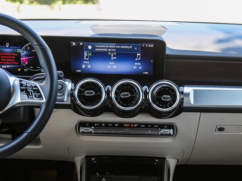 Used 2026 Mercedes-Benz GLB 250 image 11