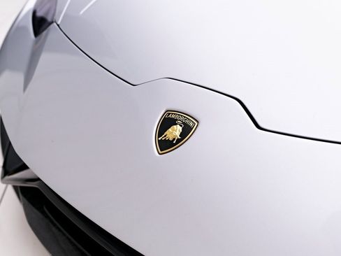 Used 2018 Lamborghini Huracan Performante image 26