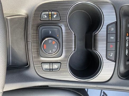 Used 2023 GMC Acadia SLT w/ Elevation Edition image 22