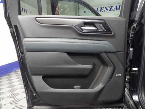 Used 2025 GMC Yukon XL AT4 AWD/4WD image 53