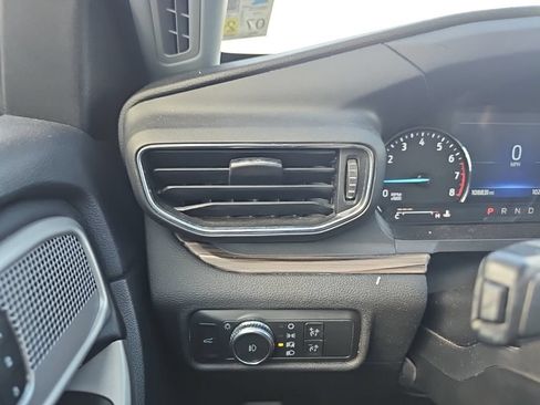 Used 2022 Ford Explorer Limited w/ Equipment Group 301A RWD image 32