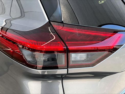 Used 2023 Nissan Rogue SV FWD image 29