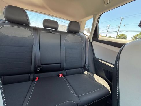 Used 2025 Volkswagen Taos SE FWD image 38