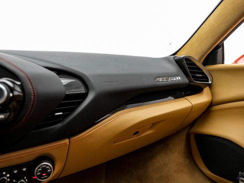 Used 2017 Ferrari 488 GTB RWD image 81