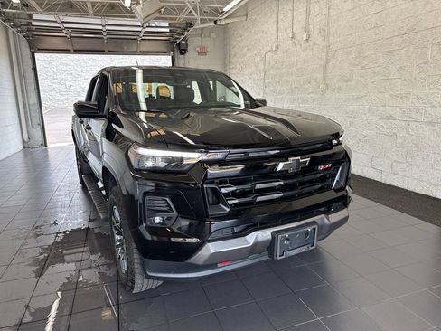 Used 2023 Chevrolet Colorado Z71 w/ Z71 Convenience Package 2 AWD/4WD image 2