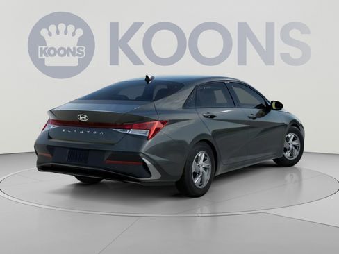 New 2026 Hyundai Elantra SE FWD image 5