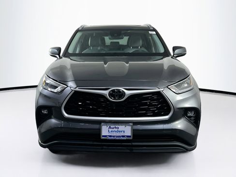 Used 2020 Toyota Highlander XLE image 2