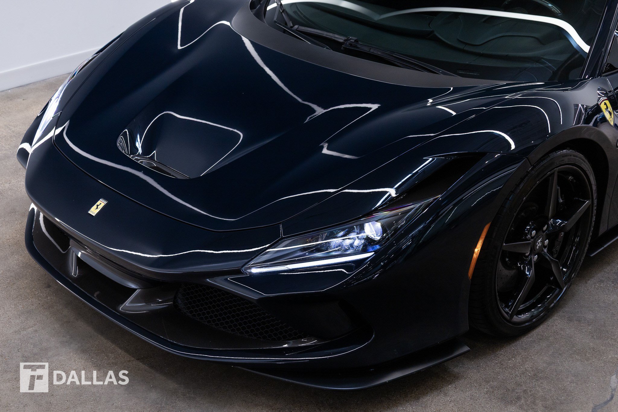 Used 2020 Ferrari F8 Tributo RWD image 3