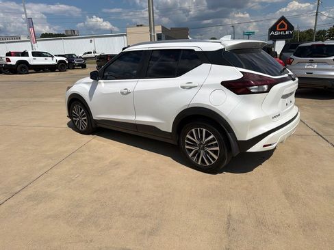 Used 2023 Nissan Kicks SV FWD image 11