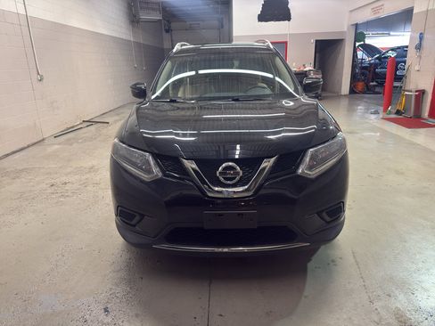 Used 2016 Nissan Rogue SV AWD/4WD image 2